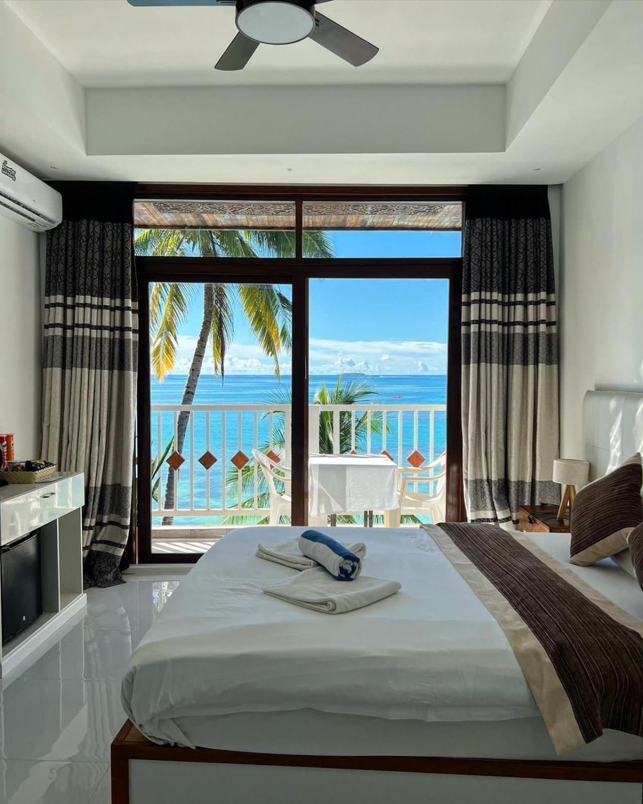 Heron Beach Hotel - The Best Maldivian Getaway In Dhiffushi,Maldives ภายนอก รูปภาพ