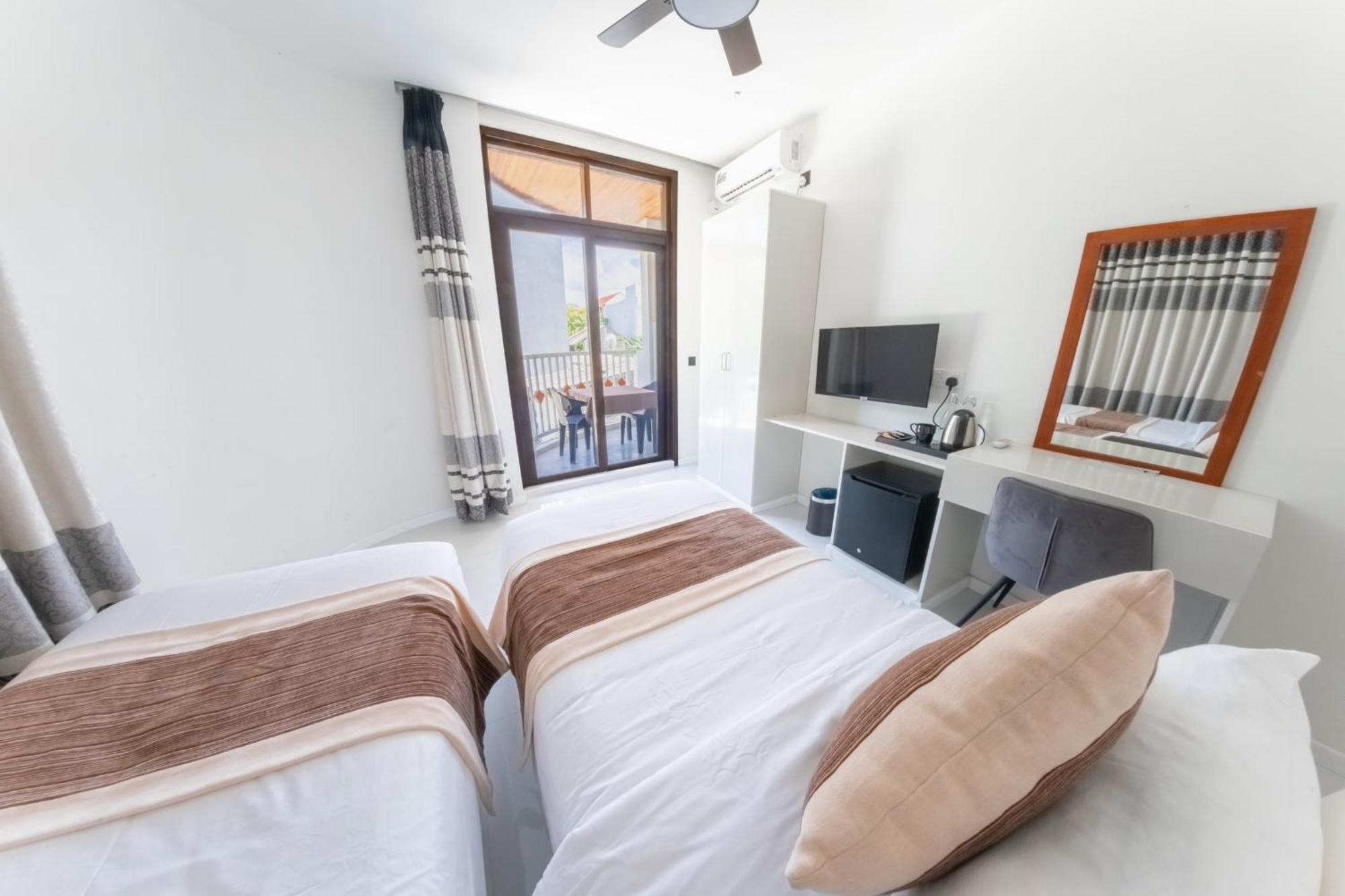 Heron Beach Hotel - The Best Maldivian Getaway In Dhiffushi,Maldives ภายนอก รูปภาพ