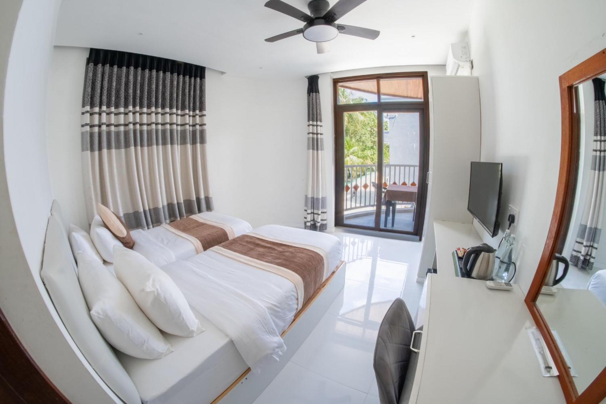 Heron Beach Hotel - The Best Maldivian Getaway In Dhiffushi,Maldives ภายนอก รูปภาพ