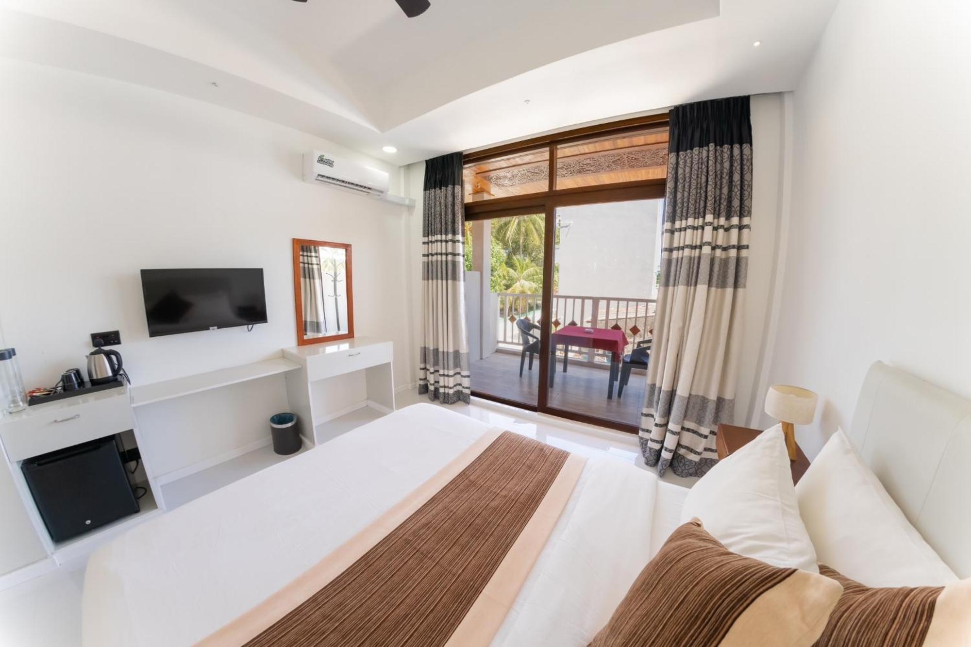 Heron Beach Hotel - The Best Maldivian Getaway In Dhiffushi,Maldives ภายนอก รูปภาพ